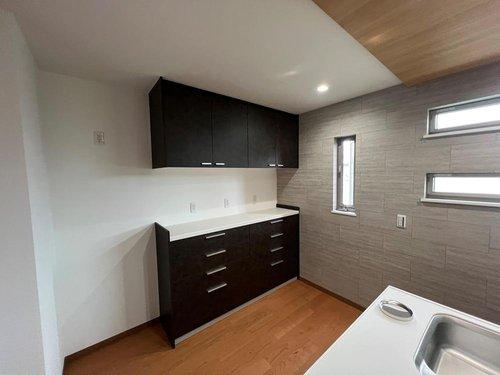 西区観音新町３丁目のキッチン|３階建て全居室収納有！バルコニーに面した明るい２階リビング♪