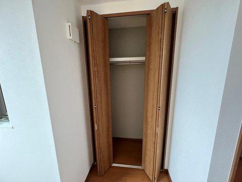 西区観音新町３丁目の収納|２４時間営業のハローズ観音新町店まで徒歩５分で便利♪
並列駐車２台可◎