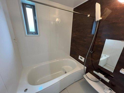 西区観音新町３丁目の浴室|３階建て全居室収納有！バルコニーに面した明るい２階リビング♪