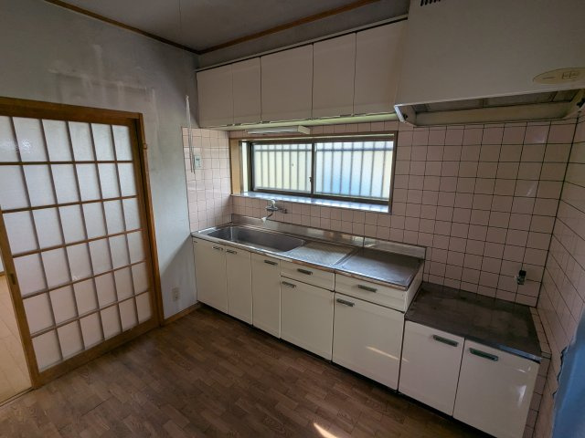 中古戸建　神戸町　平屋のキッチン|コンパクトなキッチンで掃除もラクラク