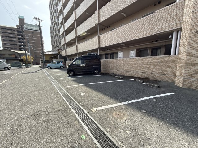 ジュネス野里の駐車場
