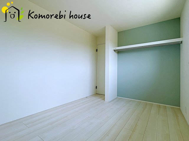 北本市西高尾　第1期　新築一戸建て　リナージュ　09の子供部屋|日当たりがよく、机に向かう時間も自然とはかどる子ども部屋。寝る・学ぶ・遊ぶがコンパクトにまとまり、毎日の“小さな成長”を見守る空間です。