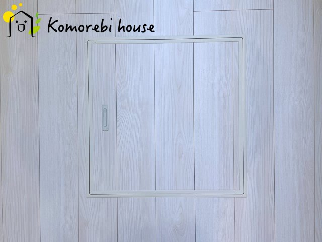 北本市西高尾　第1期　中古一戸建て　リナージュ　09の内装|調味料やストック食材、非常用品までまとめてしまえる床下収納。キッチン周りがすっきり片付き、必要な時にさっと取り出せる“賢い収納スペース”として毎日の家事を支えます。