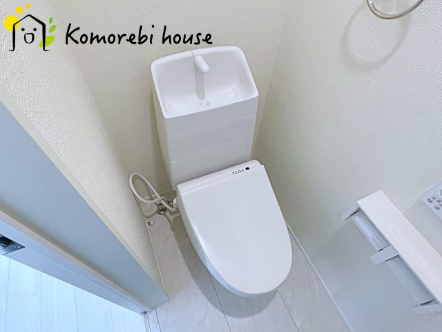 北本市西高尾　第1期　中古一戸建て　リナージュ　09のトイレ|2階にもトイレがあることで、朝の混雑が解消し生活動線がスムーズに。新築ならではの間取り設計で、毎日の“プチストレス”が驚くほど減ります。