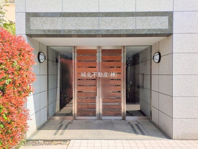 ドューエ永福フィオーレのエントランス