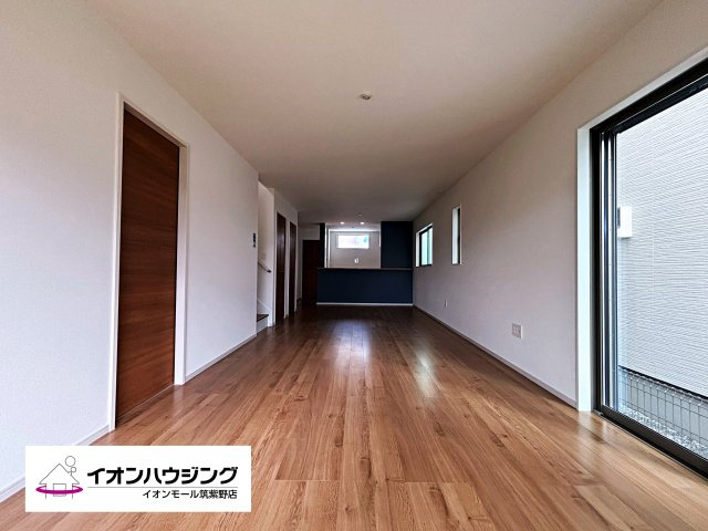 キッチン：同じ空間、同じ時間に家族で共有できるから、ダイニングキッチンが家族団らんの場所になります。居心地良く、お料理しながら家族との会話も弾みそうです♪