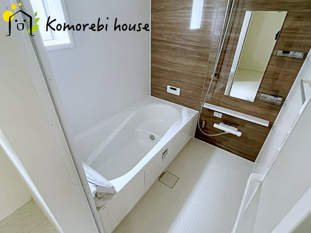 北本市西高尾　第1期　新築一戸建て　リナージュ　11の浴室|暖房・乾燥・換気が一体になった多機能浴室で、一年を通して快適に使えるのが魅力。冬は暖房であたたかく、雨の日は乾燥が洗濯物をしっかり乾かしてくれます。