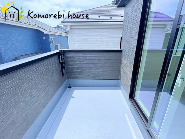 北本市西高尾　第1期　新築一戸建て　リナージュ　11のバルコニー|防水施工がしっかりと施されたバルコニーで、雨の日も安心。長く使える耐久性を備えたメンテナンスしやすい仕様です。