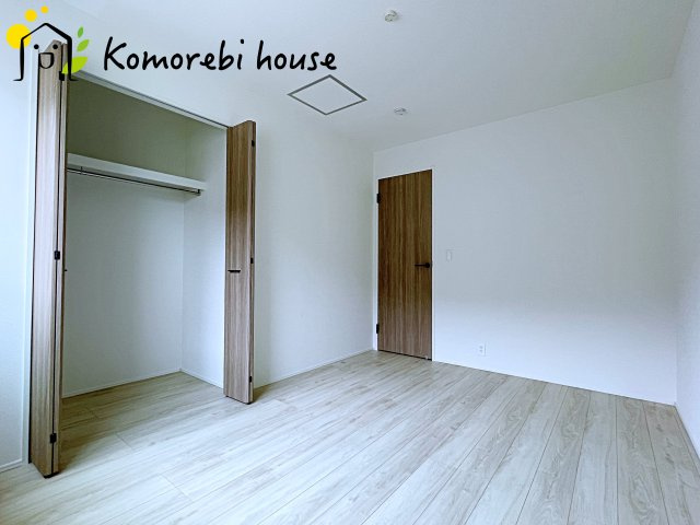 北本市西高尾　第1期　新築一戸建て　リナージュ　11の子供部屋|日当たりがよく、机に向かう時間も自然とはかどる子ども部屋。寝る・学ぶ・遊ぶがコンパクトにまとまり、毎日の“小さな成長”を見守る空間です。