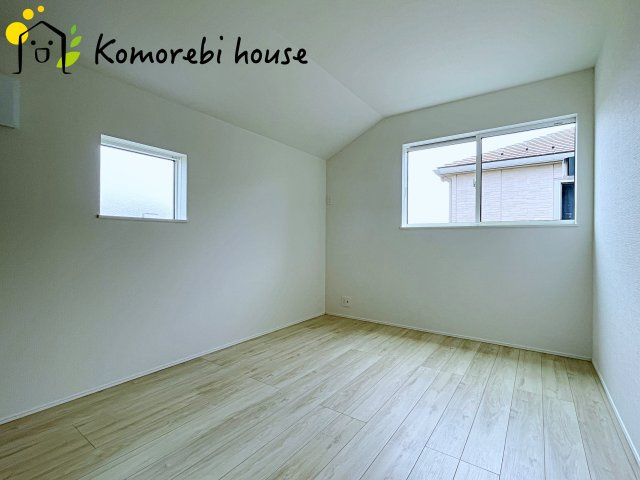 北本市西高尾　第1期　新築一戸建て　リナージュ　11の洋室|最近の新築住宅は窓まわりの性能が大きく進化しています。複層ガラスに、樹脂とアルミを組み合わせた断熱性の高いハイブリッドサッシを採用。