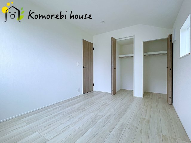 北本市西高尾　第1期　新築一戸建て　リナージュ　11の収納|収納付きでゆとりのある空間。寝室としても使え、衣類やおもちゃもスッキリ片付く快適な部屋。