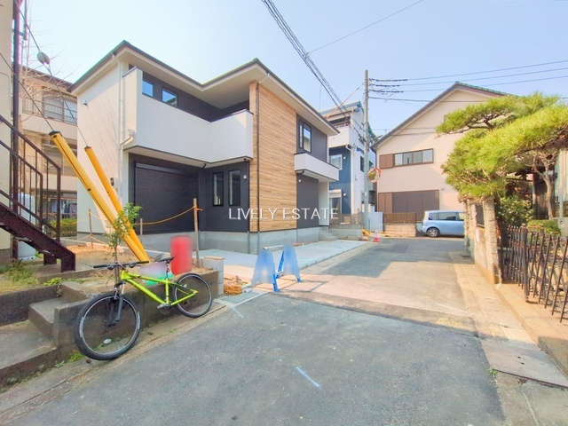 草加市栄町2丁目 新築分譲住宅の前面道路含む現地写真