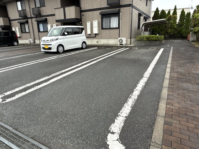 ハーベストウィズの駐車場