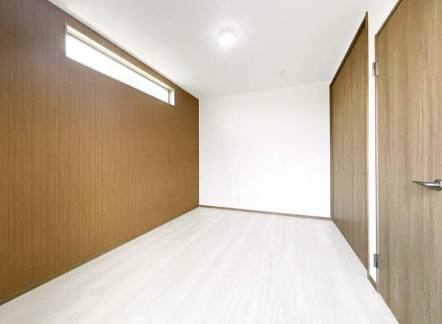 【洋室】 | 宇治市小倉町南堀池　新築戸建 | 【洋室6帖】全室に収納（クローゼット）が完備されておりますので、片づけがしっかり出来てお部屋が広くつかえます。