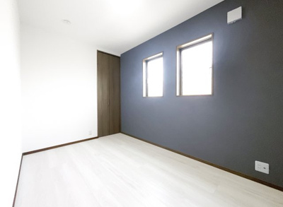 【洋室】 | 宇治市小倉町南堀池　新築戸建 | 【洋室5帖②】《理想の条件》や《お気に入りポイント》が多いお家を見つけたら、まずは資金計画をおすすめします。購入出来る価格帯をしっかり見極めて、無駄なくスムーズなお家探しをサポートします！