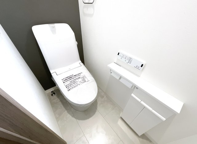 【トイレ】 | 宇治市小倉町南堀池　新築戸建 | トイレが1階と2階にありわざわざ違う階までいかずに楽ちん♪万が一の時でも2ヶ所にあれば安心ですね！