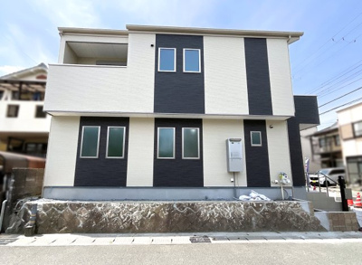 【外観】 | 宇治市小倉町南堀池　新築戸建 | 北東側は接面が約10.4ｍもあり、陽当りがよく風通しのよい快適な住まいが実現します。土地は22.26坪ですが、角地につき見える面積が多く見栄えのするお家になります。