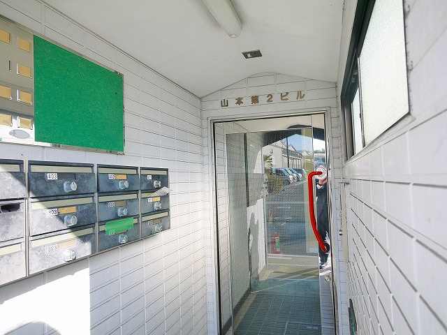 アイリスハイツ2号館のエントランス|清潔なエントランスです