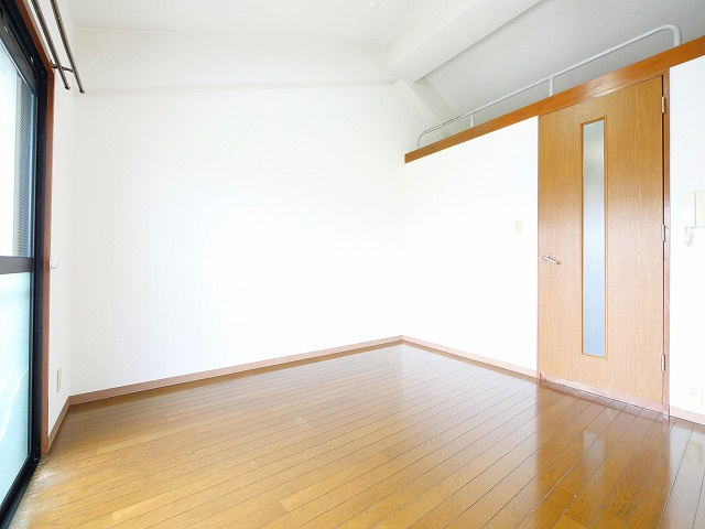 アイリスハイツ2号館の洋室