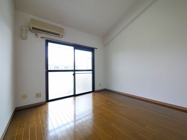 アイリスハイツ2号館の洋室