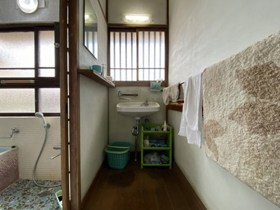【独立洗面台】 | 伊東市大原3丁目　古家付土地