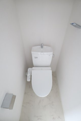 大阪市都島区都島北通１丁目の賃貸マンションのトイレ