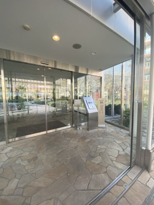 【エントランス】 | パークスクエア綱島 | エントランスは二重セキュリティの高い防犯力