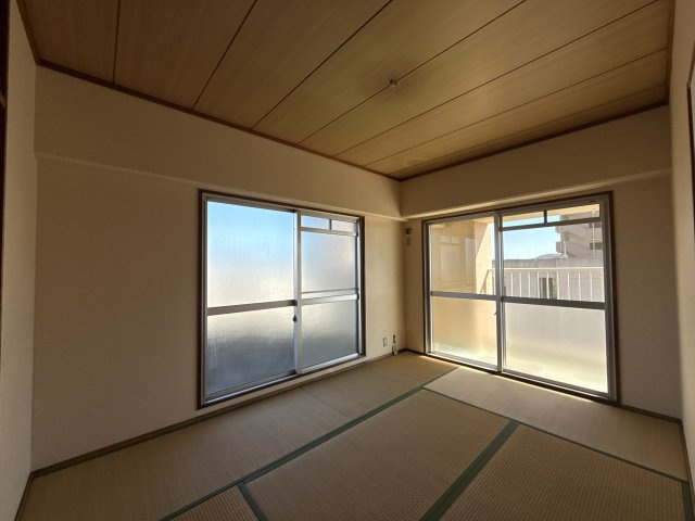 ロイヤルコーポ姫路の和室