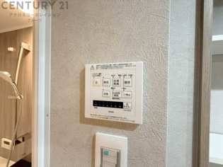 暖房機能があるため、冬場でも温かい浴室で入浴でき、乾燥機能があるため、水気を素早く取り除けます。また、換気機能があるため、湿気を素早く排出してカビや雑菌の発生を防ぐことができます。
