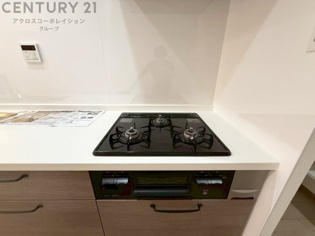 多数の調理器具を同時に使用でき、料理の効率化が可能。省エネで節約になり、様々な料理スタイルに適応できます。また、火力調整が独立しており、手入れや掃除もしやすく、今よりもっとお料理が楽しくなるかも。
