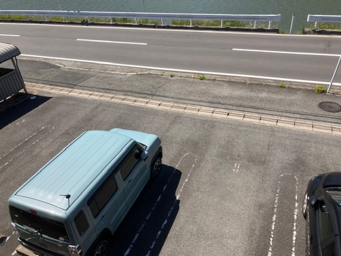 リバーフロントＫの駐車場