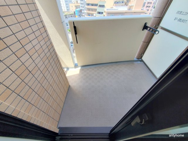 Luxe淡路　仲介手数料無料のバルコニー