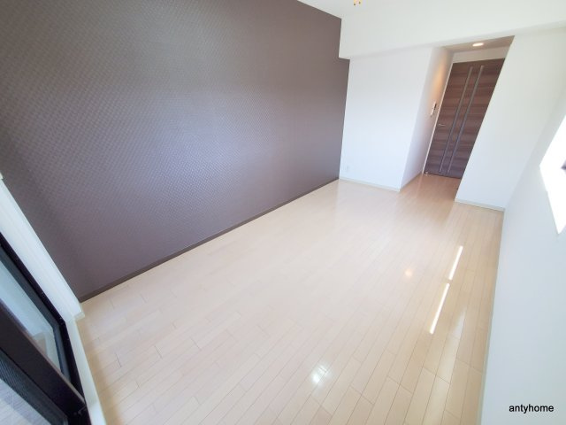 Luxe淡路　仲介手数料無料の居間・リビング