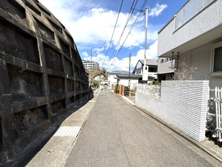 【前面道路含む現地写真】