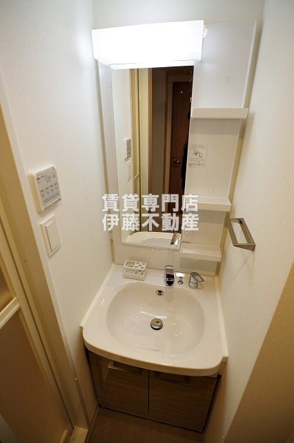 CREST TAPP志賀本通の独立洗面台