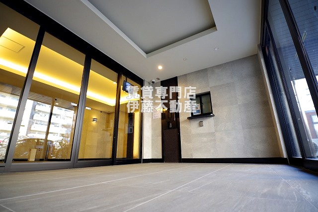 CREST TAPP志賀本通のエントランス