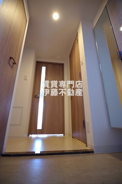 CREST TAPP志賀本通の玄関