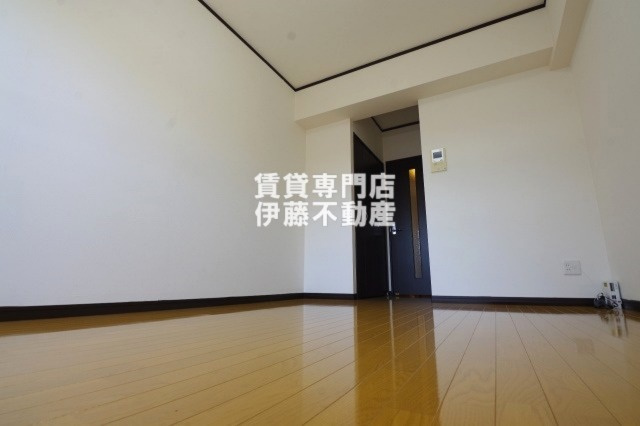 コートデリヴィエール上飯田の洋室