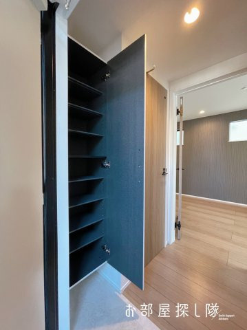 YTK Kurumeの玄関|同タイプの別部屋です。