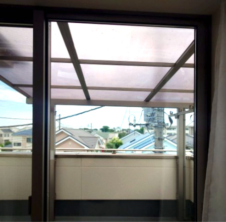 川崎市多摩区長尾七丁目戸建のバルコニー|バルコニーには屋根がついてます。突然の雨でも安心です