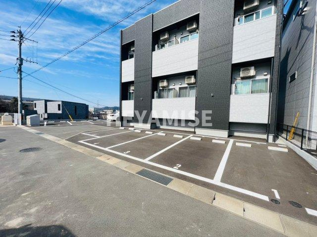 modern palazzo貝津primeの駐車場