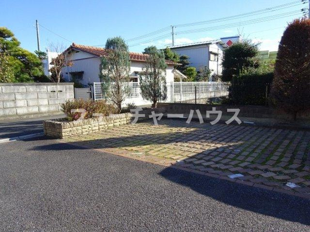 ＲＯＹＡＬ　ＧＡＲＤＥＮ　ＣＡＳＡＨＡＲＡの駐車場