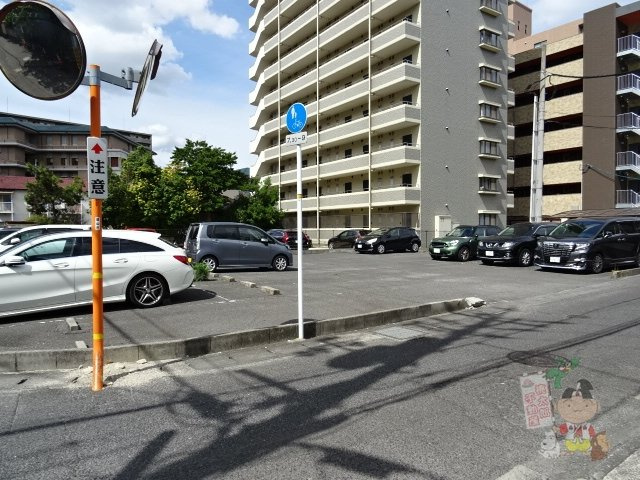 岡山市北区東古松２丁目の駐車場の外観