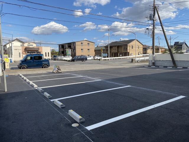 犬塚店舗事務所の駐車場