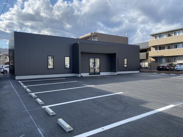 犬塚店舗事務所の駐車場