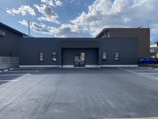 犬塚店舗事務所の駐車場