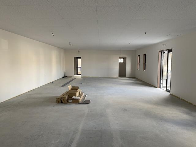 犬塚店舗事務所のロビー