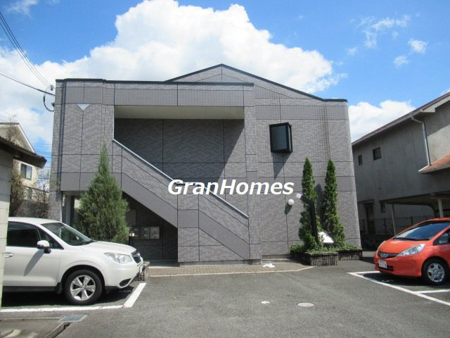加古川市平岡町西谷のアパートの外観