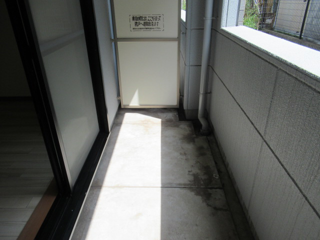 加古川市平岡町西谷のアパートのバルコニー