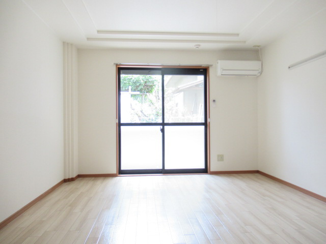 加古川市平岡町西谷のアパートの子供部屋